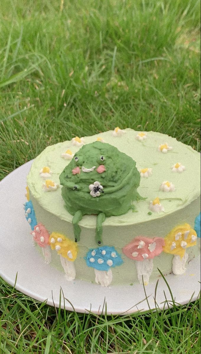 Frog cake | Frog cakes, Funny birthday cakes, Cute birthday cakes