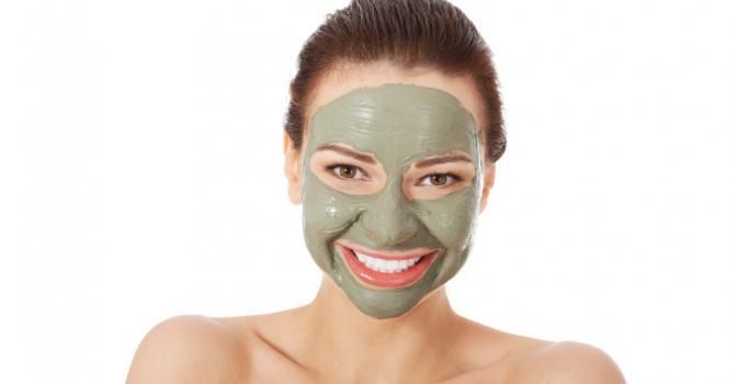Embellisseur de teint ou BB cream... Il ne suffit pas d'appliquer un bon maquillage pour avoir une belle peau. Oui, le secret d'un teint zéro défaut passe aussi dans l'assiette ! Découvrez les aliments qui illuminent le teint, adoucissent la peau ou éliminent les petits défauts... Du 100 % naturel bien mieux qu'une crème !
