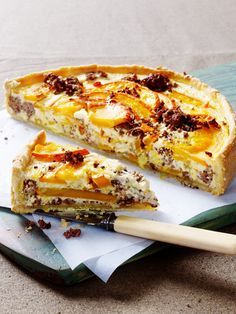 Kürbis-Hack-Quiche mit Schafskäsecreme