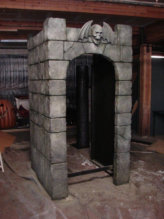 halloween prop projects halloween props halloween pinterest halloween ideas haunted houses and halloween parties