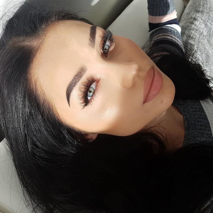 I was good on my own, thats the way it was Black hair green eyes