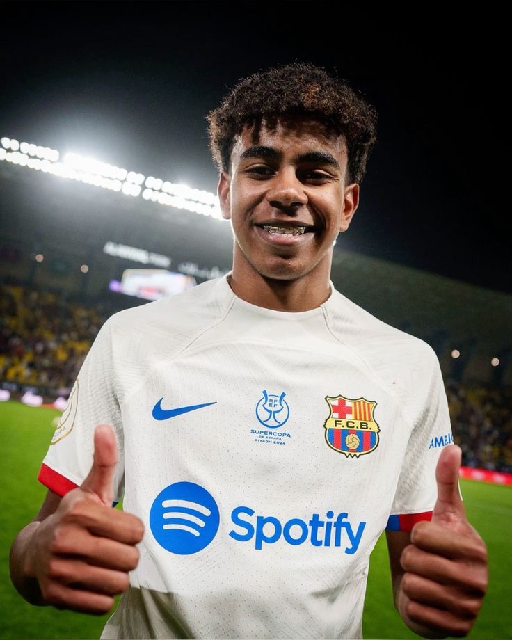 Lamine Yamal pfp | Soccer players, Soccer boyfriend, Football boyfriend
