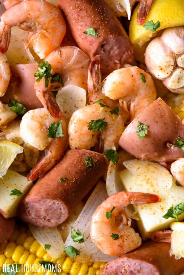 If you're looking for an easy meal to feed a crowd with, a lowcountry