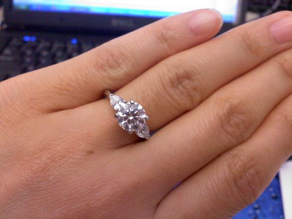Resultado de imagen para three stones rings