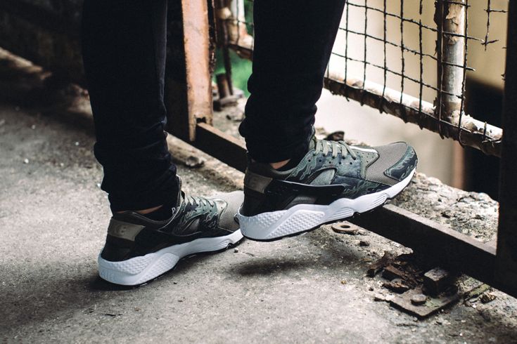 nike air huarache with joggers nike air huarache with joggers