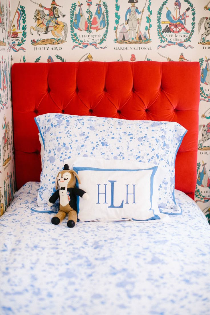 Best Velvet Headboard Ideas On Pinterest Tufting Diy Foam - More Amazing Wallpaper And That Tufted Headboard Peppermint Blissdesigned Home Tour Read More best velvet headboard ideas on pinterest tufting diy foam - more amazing wallpaper and that tufted headboard peppermint blissdesigned home tour read more