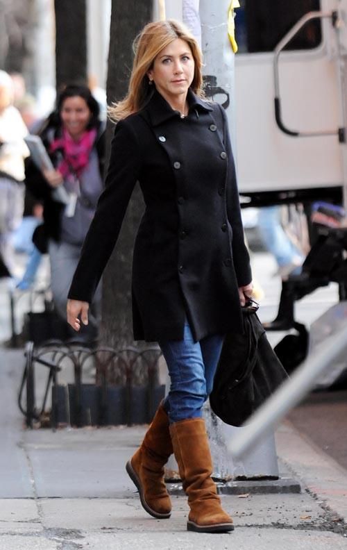 ugg style boots worn by jennifer aniston ugg style boots worn by jennifer aniston