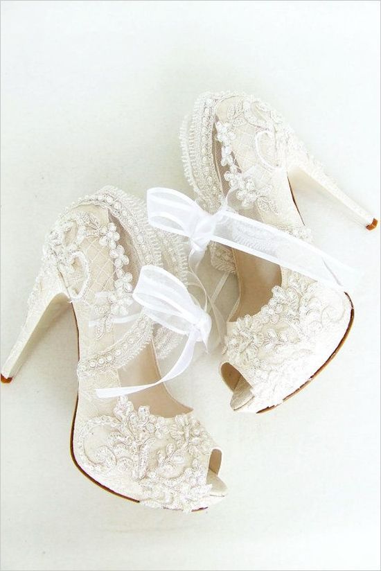 Best 25+ Lace wedding shoes ideas on Pinterest | Wedding heels Talones de encaje and Next wedding shoes