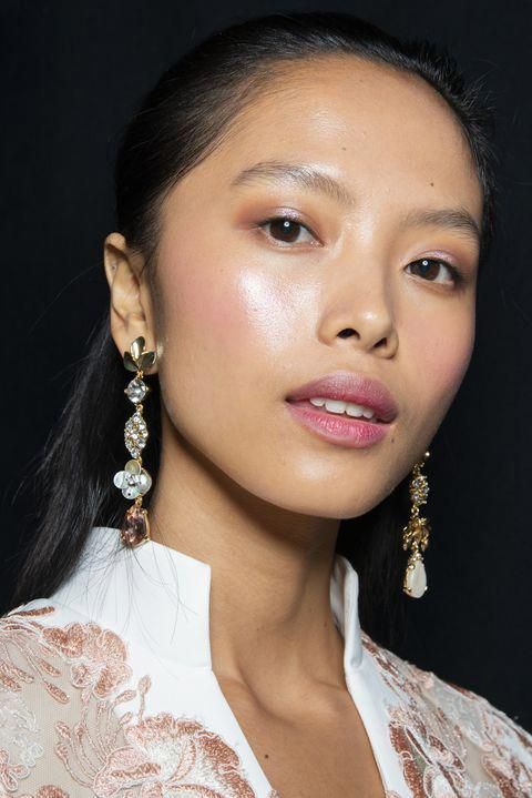 Super-glossy skin with a sheer wash of fresh pink color on the eyes, lips, and c...