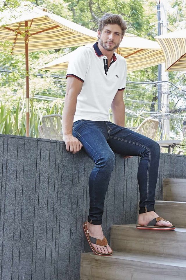 Fashion in Flip Flops & Jeans | Ropa hipster hombre, Moda hombre, Ropa ...