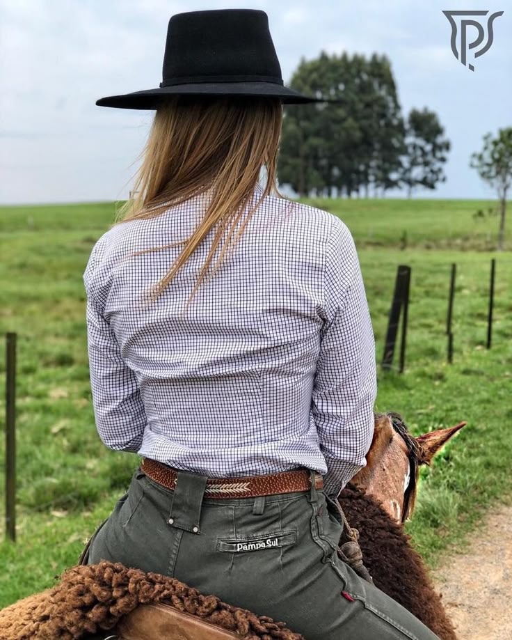 Maedchen Mopse Cowgirl Doppelter