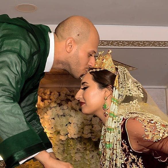 Themoroccansoraya حب و تقدير قبلة ليلة الزفاف Ezzawajelhalale Ezzawajelhalale Ezzawajelhalale لي دارت جيم و ابوني لصفحة الزو Fashion Traditional Crown