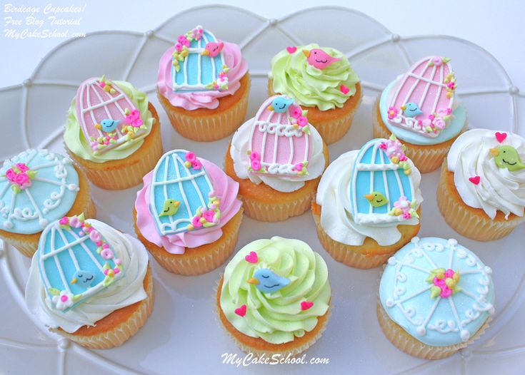 Decorating A Cupcake Cake Decorating A Cupcake Cake