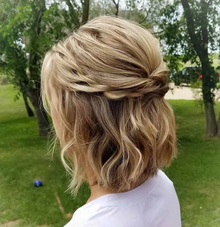 Feb 3, 2020 - #31: Classy Bob Half Updo with Chain Braids If your hair is too short to be pulled into easy updos for medium hair, master a few quick half updos. It also works well for those who don’t feel comfortable with all of their locks away from the face but want to change up the casual …