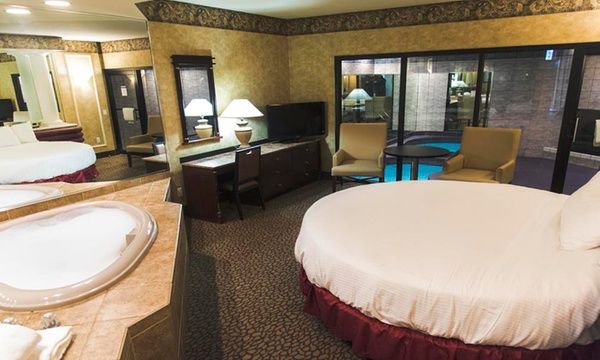 Stay With Daily Breakfast At Skytop Lodge In Pocono Mountains Pa All Inclusive Packages Common Area Mount Pocono