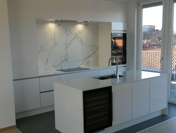 Hoogglans Dekton XGloss Halo werkblad en Dekton Aura wand ...