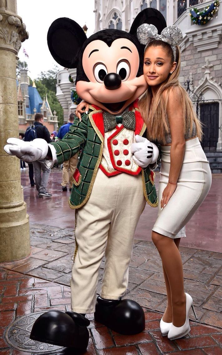 Ariana Grande is one of the stars performing at the Disney Parks Frozen Christmas Celebration! Ariana just taped her performance at the Walt Disney.