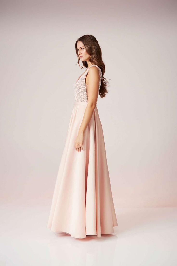 Was für ein Kleid! Das Abendkleid von Unique verzaubert auf den Was für ein Kleid! Das Abendkleid von Unique verzaubert auf den