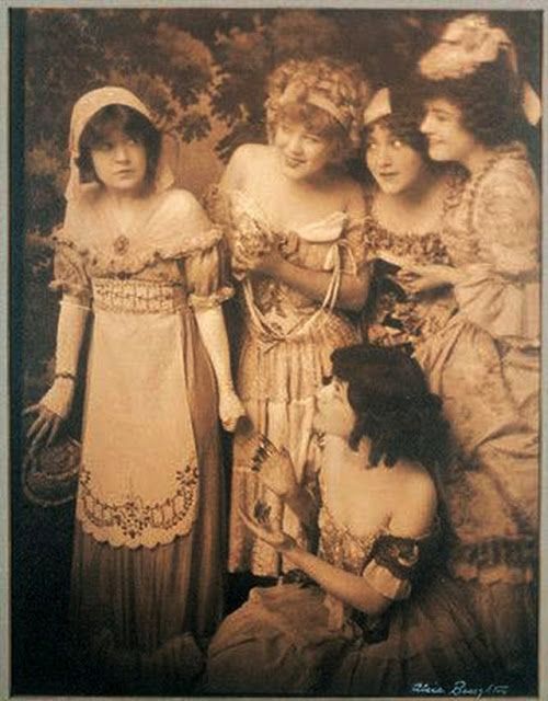 Asian family from the 1900 s