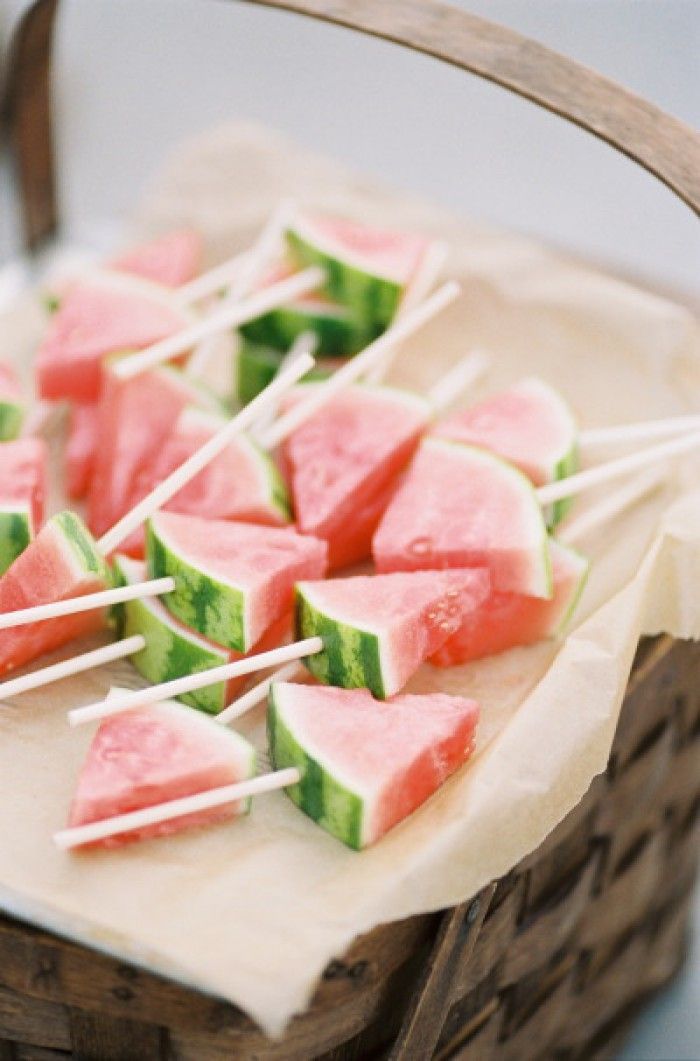 Fingerfood für eine Gartenparty oder einen Kindergeburtstag: Melonen-Spießchen...