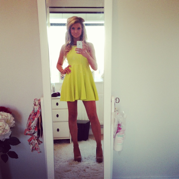 superb girl outfit selfie costume