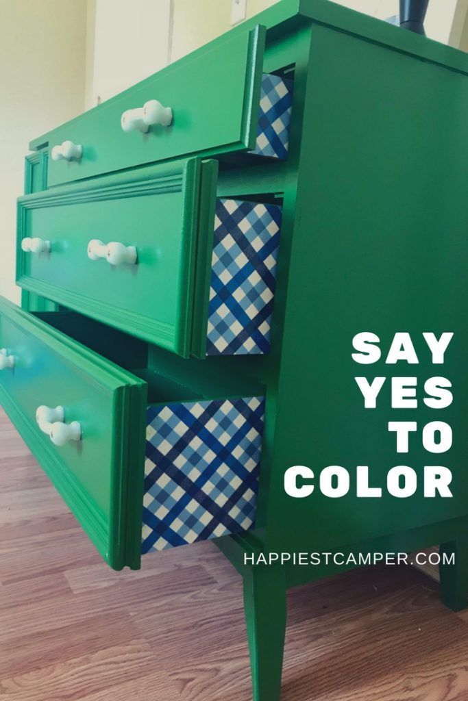 Dresser Makeover In Kelly Green Diy Home Decor Ideas Tutorials Dresser Makeover In Kelly Green I Love These Bold Colors Paintedfurniture Painted Furnituremakeover Furniturepainting Furnituretrends