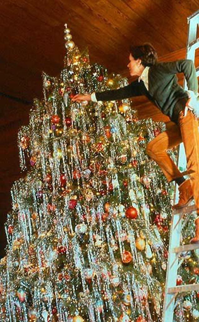 preparing for christmas 37 lovely vintage photos show people decorating their christmas trees - People Decorating A Christmas Tree preparing for christmas 37 lovely vintage photos show people decorating their christmas trees - People Decorating A Christmas Tree
