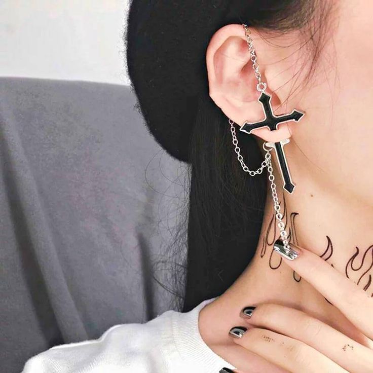 Silver Accessory Fashion Jewelry Earring Minimalist Trending Streetwear Earring Silver Stud Modern Earring Gothic Cross Design Earring