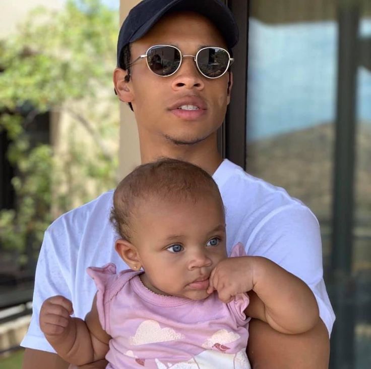 Leroy Sane and his daughter 💙 | Leroy sané, Football family, Cute guys