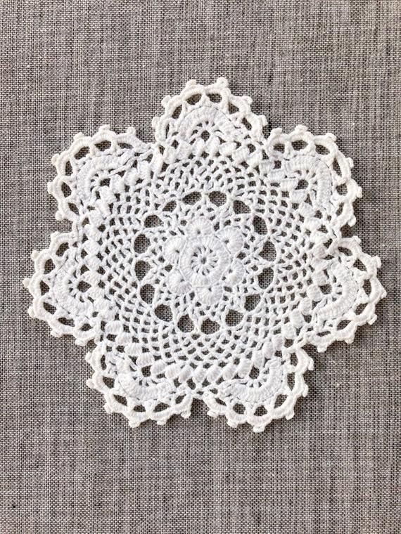 Vintage Crochet PATTERN to make Heirloom Lace Crochet Doily Centerpiece Mat