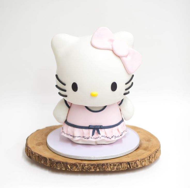 Best 25+ Hello kitty cake design ideas on Pinterest ...