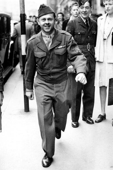 vietnam war essay andy rooney Cbs says former 60 minutes commentator andy rooney died friday at rooney angrily left cbs in 1970 when it refused to air his heated essay about the vietnam war. vietnam war essay andy rooney Cbs says former 60 minutes commentator andy rooney died friday at rooney angrily left cbs in 1970 when it refused to air his heated essay about the vietnam war.