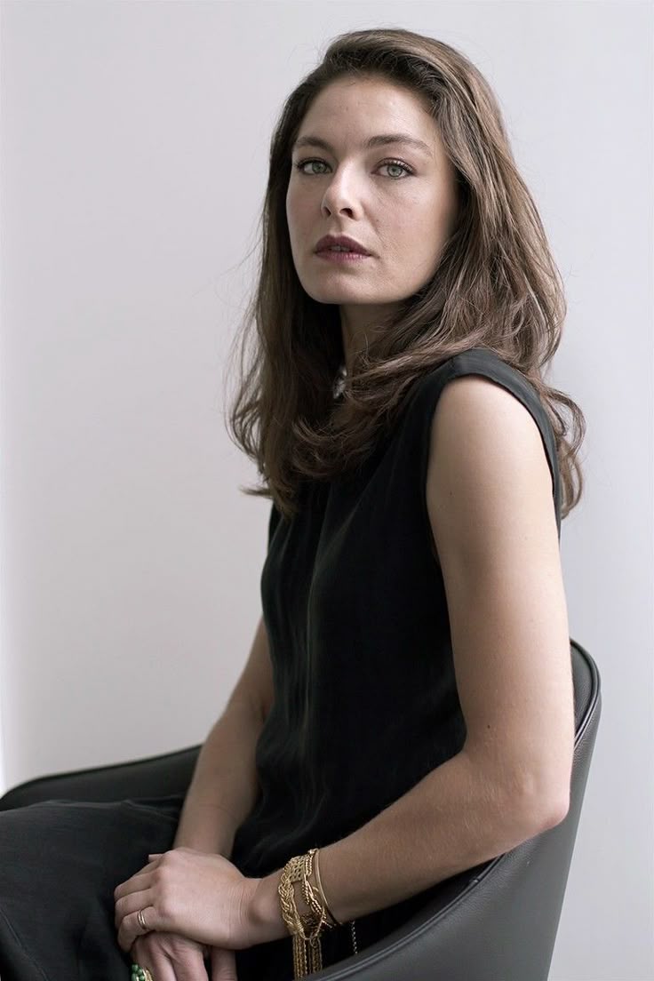 Pin on Rostros in 2024 Alexa davalos, High castle, Alexa