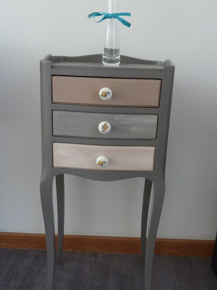 81 best relooker meubles images on Pinterest Antique furniture - peindre table de chevet 81 best relooker meubles images on Pinterest Antique furniture - peindre table de chevet