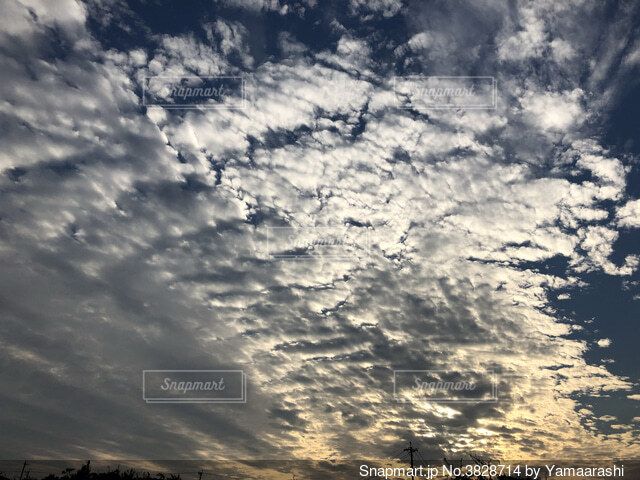 夕陽に照らされる雲の群れの写真 画像素材 Snapmart スナップマート 雲 写真 画像 写真 夕陽に照らされる雲の群れの写真 画像素材 Snapmart スナップマート 雲 写真 画像 写真