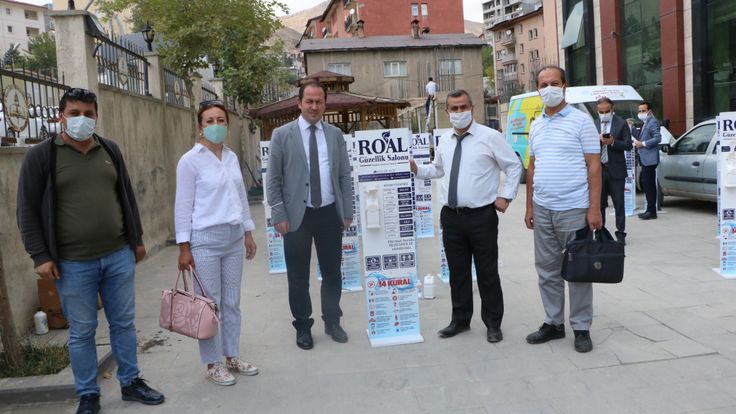 Guzellik Salonundan Hakkari Deki 50 Okula Dezenfektan Standi 2020 Guzellik Salonlari Okul Guzellik