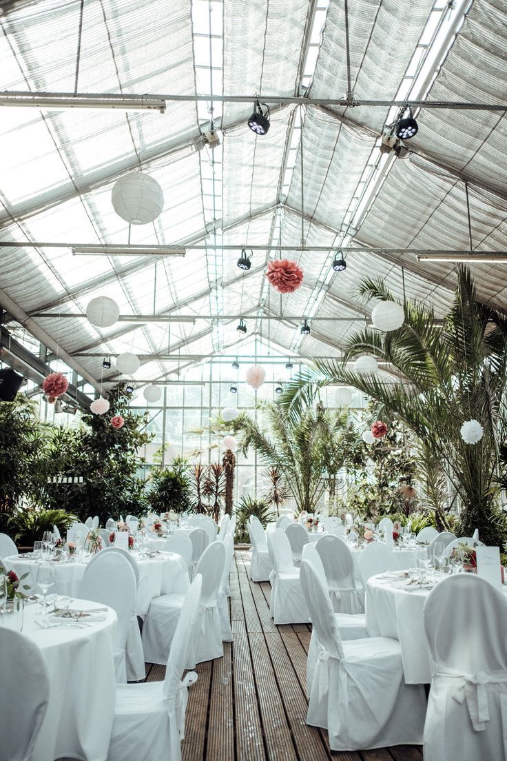 Aussergewohnliche Hochzeitslocation In Nrw Blumenhalle In Julich Hochzeit Feiern Im Gewachshaus Hochzeitslocation Gewachshaus Hochzeit Hochzeit Feiern