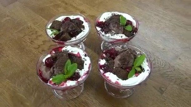 karaorman kuplari 300 gr dondurulmus visne 1 cay bardagi visne suyu 2 yemek kasigi toz seker 1 cay kasigi nisasta 1 pake yemek tarifleri yemek hafif yemek