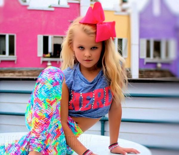 Pin by Lisa Valentine on Act.model.sing.dance.live. | Jojo Pin von JA NE auf Jojo Siwa