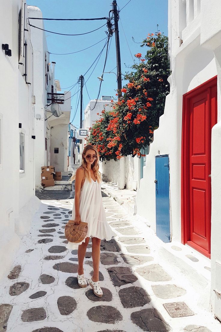 White houses, flowers and colorful doors | Mykonos, Greece: www.ohhcouture …. – Schöne Fotos White houses, flowers and colorful doors | Mykonos, Greece: www.ohhcouture …. – Schöne Fotos