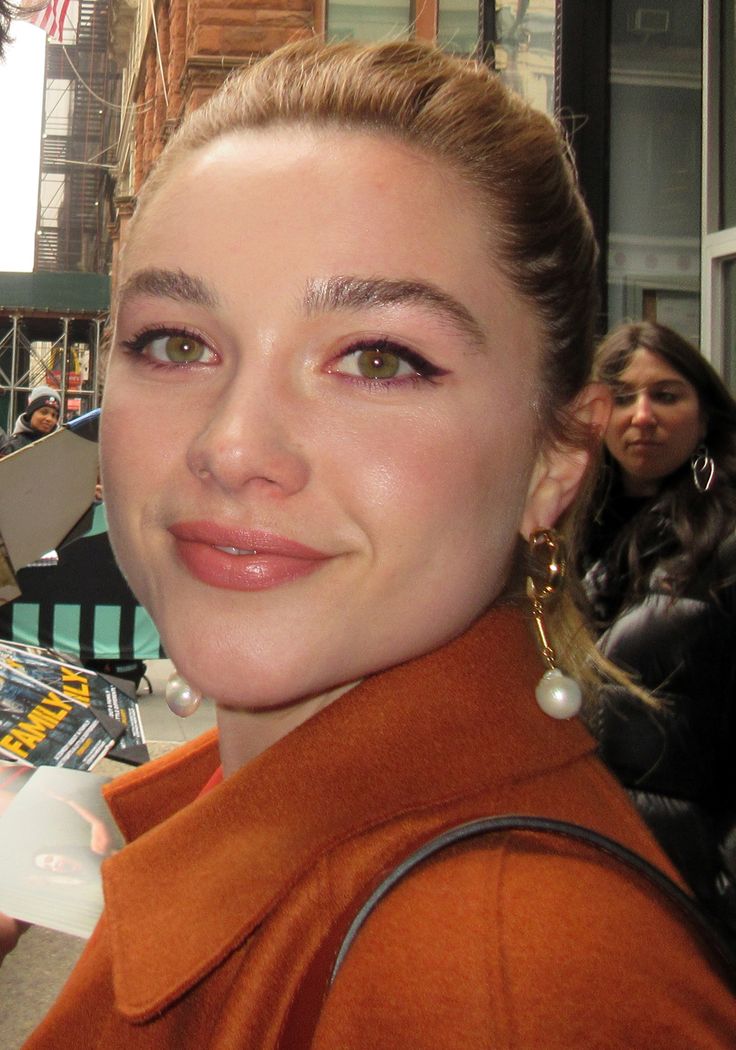 Florence Pugh Height Weight Body Stats Age Family Facts Florence pugh, Florence, Celebrities