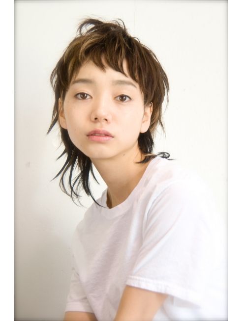 ビビト(bibito) bibito フレンチシックなウルフショート 暗髪スタイル | ヘアースタイル, ショートのヘアスタイル, レディース