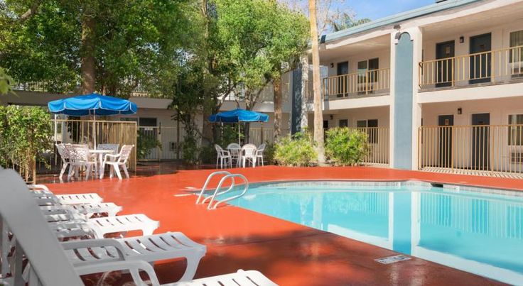 Dog Friendly Hotels Near Bakersfield Ca Travelodge Bakersfield Outdoor Pool Go for an evening