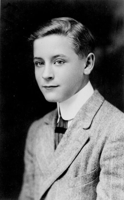 the rich and famous in the 1920s in the novel the great gatsby by f scott fitzgerald F scott fitzgerald the great gatsby and the roaring twenties the time of famous gangsters like al the great gatsby - the great gatsby the 1920s and the. the rich and famous in the 1920s in the novel the great gatsby by f scott fitzgerald F scott fitzgerald the great gatsby and the roaring twenties the time of famous gangsters like al the great gatsby - the great gatsby the 1920s and the.