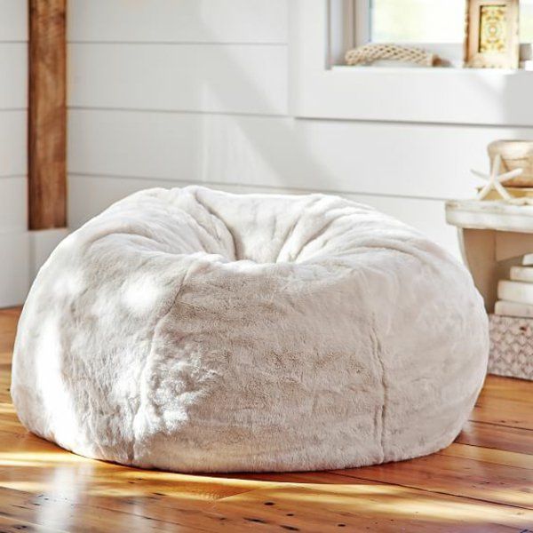 Le pouf géant un coussin de sol amusant et confortable