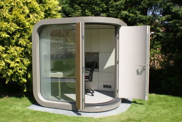 このスモールオフィスは庭先の 別棟プレハブ を超える Roomie ルーミー Backyard Office Office Pods Home Office Design このスモールオフィスは庭先の 別棟プレハブ を超える Roomie ルーミー Backyard Office Office Pods Home Office Design