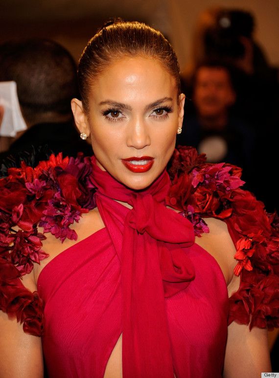 What color makeup with red dress What color makeup with red dress