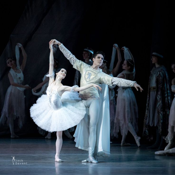 Olesya Novikova And Timur Askerov In Raymonda Dream Duet Male Ballet Dancers Ballet Images