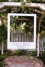 DIY-Idee für Photobooth bei Outdoor-Hochzeiten, welche sicher auch gut in der E...