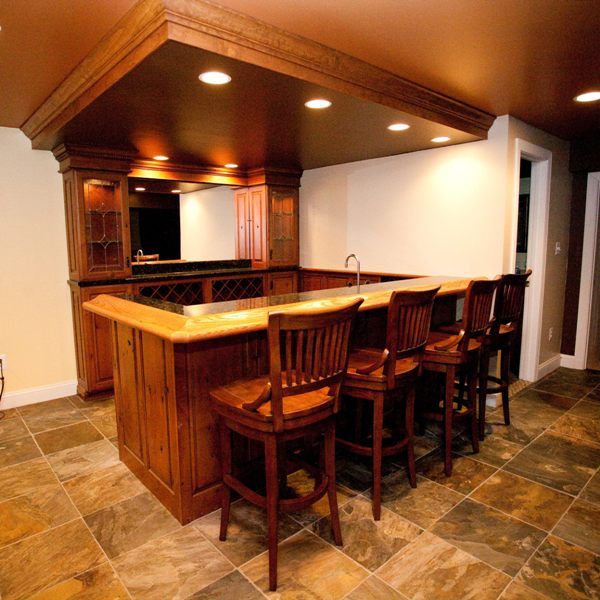 https://i.pinimg.com/736x/8b/86/52/8b8652da98c8079e7df14b2b381c40b4--basement-makeover-basement-bars.jpg